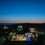 Вилла Gaia Luxury Sauna And Pool By Pikhost *