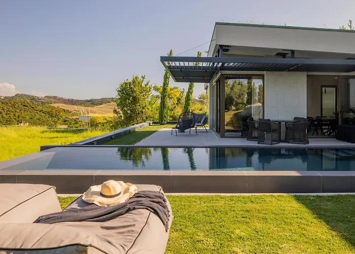 Gaia Luxury Sauna And Pool By Pikhost * 德拉克