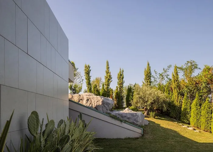 Gaia Luxury Sauna And Pool By Pikhost Durrës